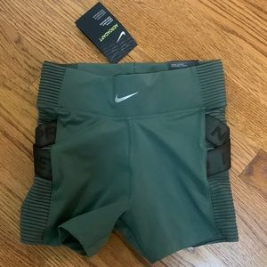 Nike aeroadapt spandex. Army green, size xs.